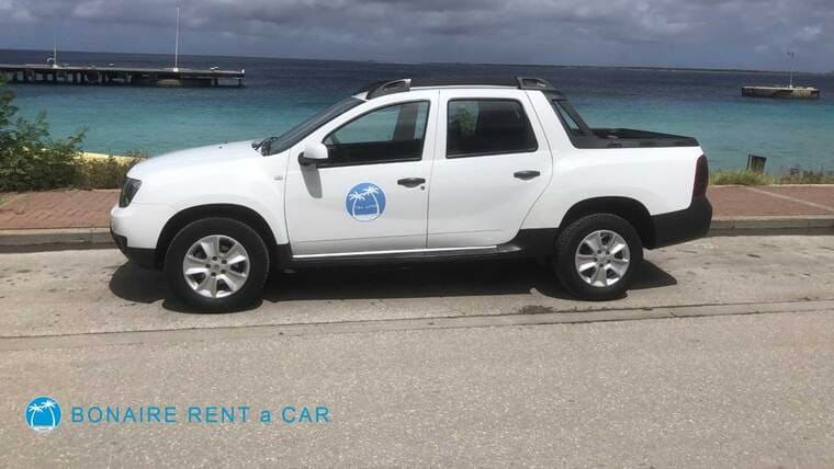 Car rental Bonaire Renault Oroch Left View Front View