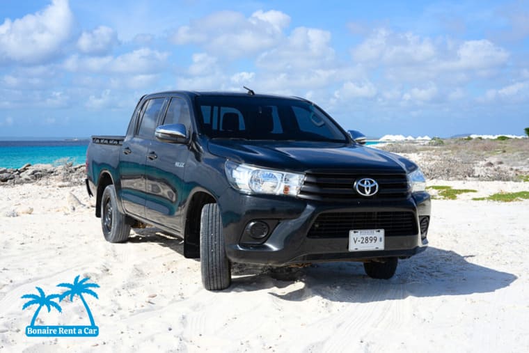 Car rental Bonaire Toyota Hilux Right View