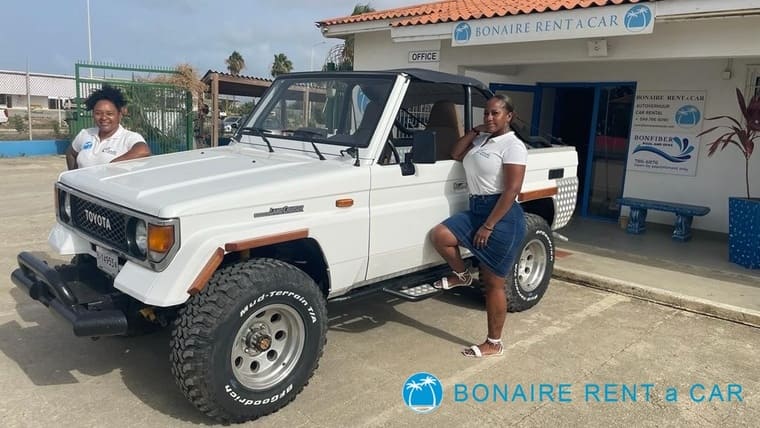 Car rental Bonaire Toyota Landcruiser 1988 With People Left View