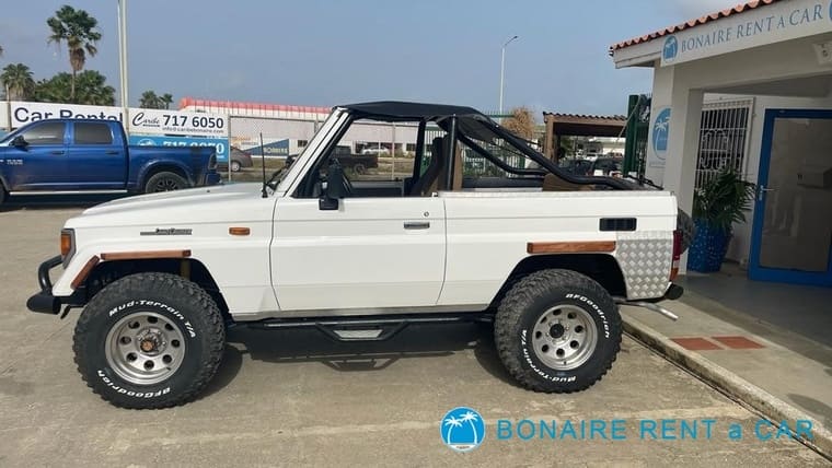 Car rental Bonaire Toyota Landcruiser 1988 Left View